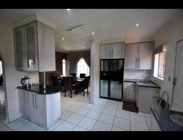 4 BEDROOM HOUSE FOR SALE IN DAWN PARK